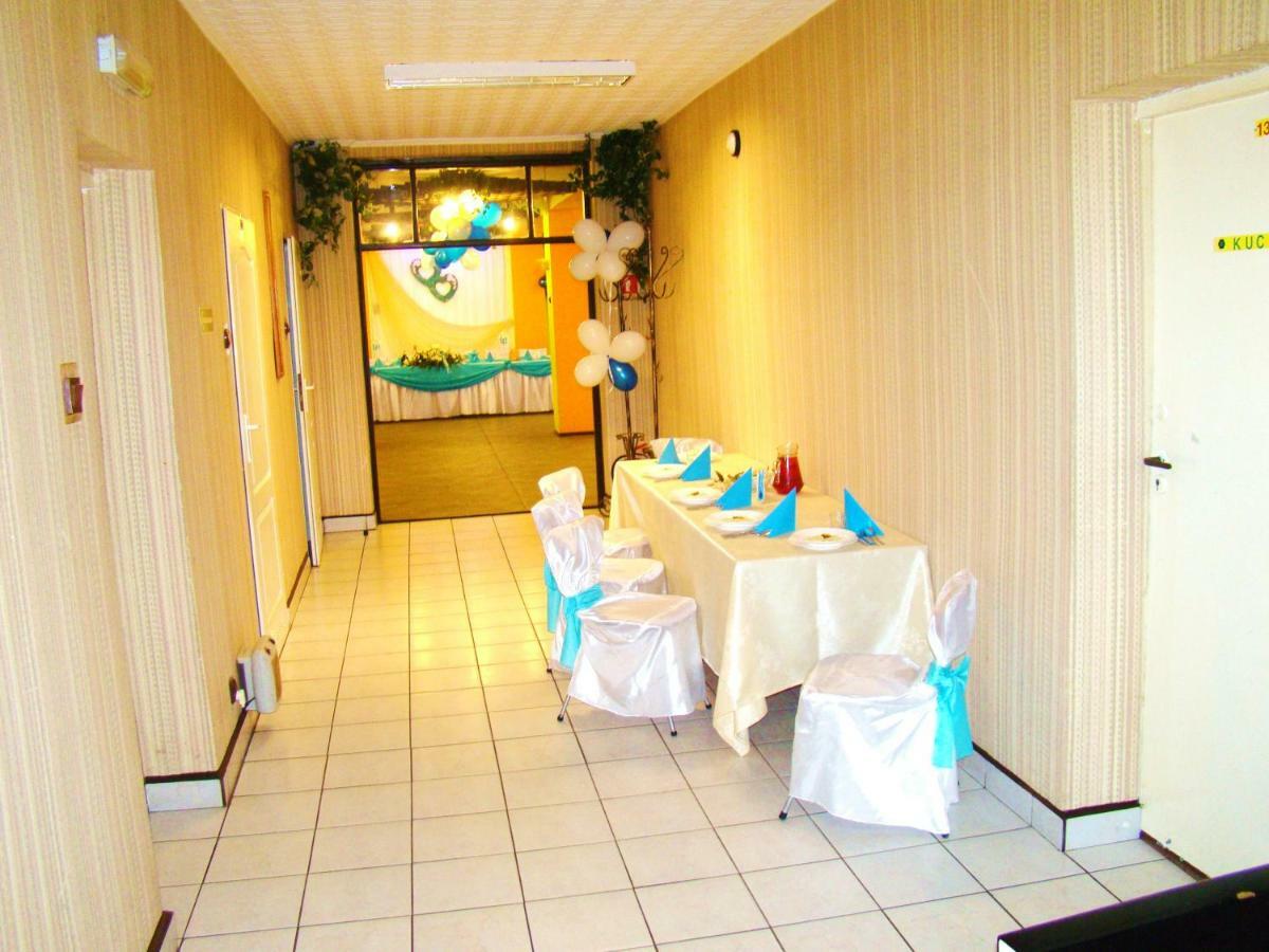 Hotel Osrodek Wypoczynkowy Oaza à Kuznica Zbaska Extérieur photo