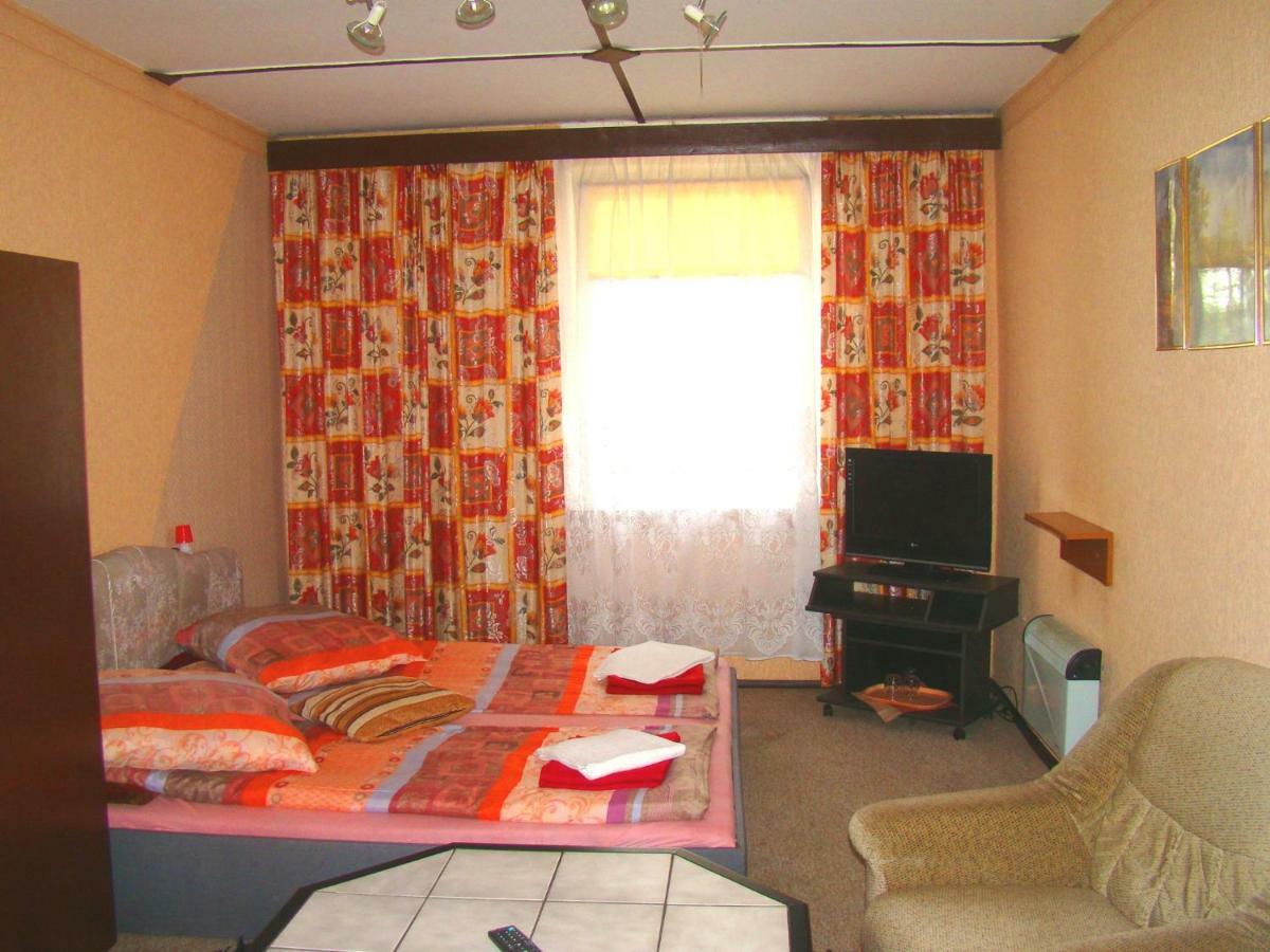 Hotel Osrodek Wypoczynkowy Oaza à Kuznica Zbaska Extérieur photo